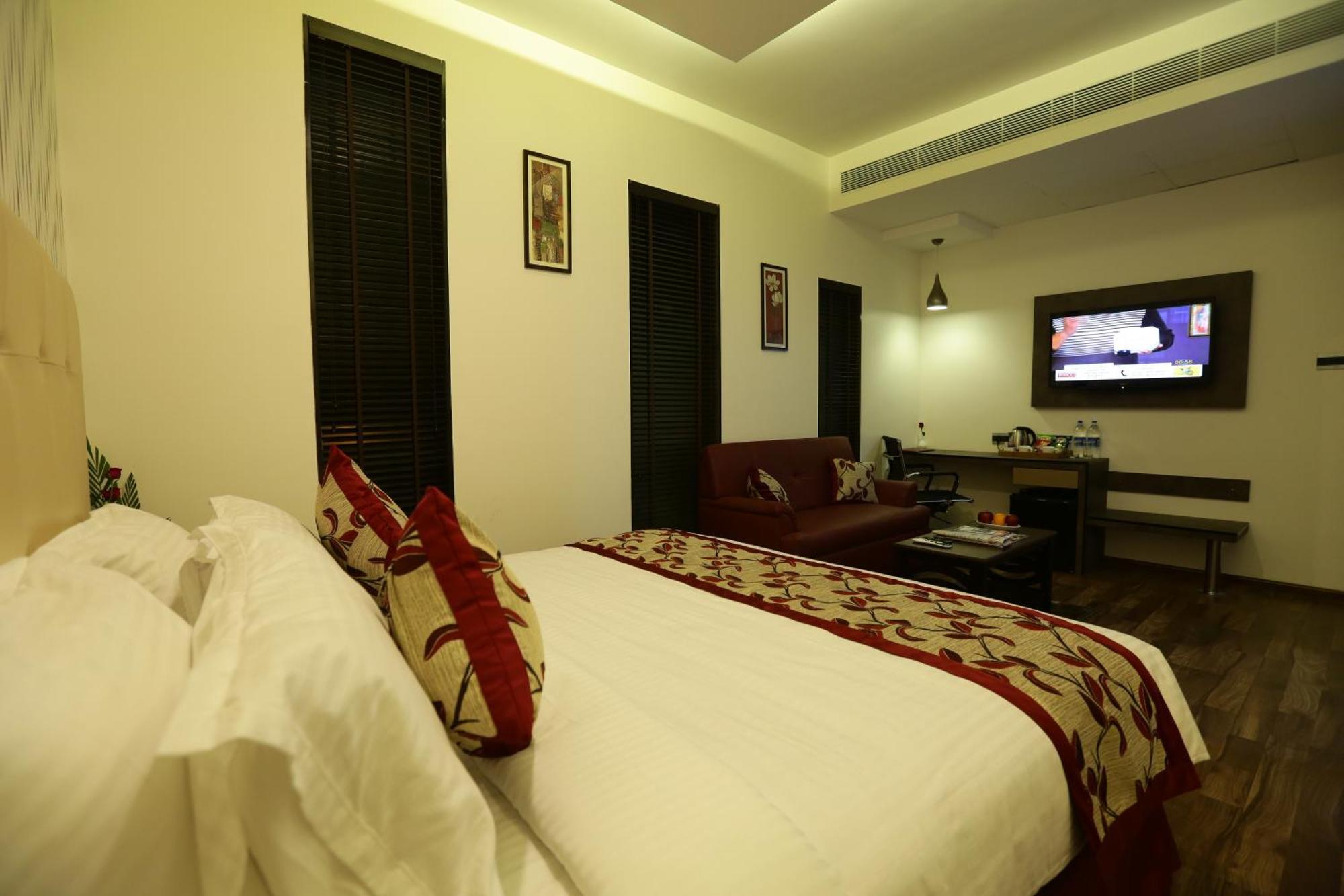 The Spin Hotel Chennai Bagian luar foto