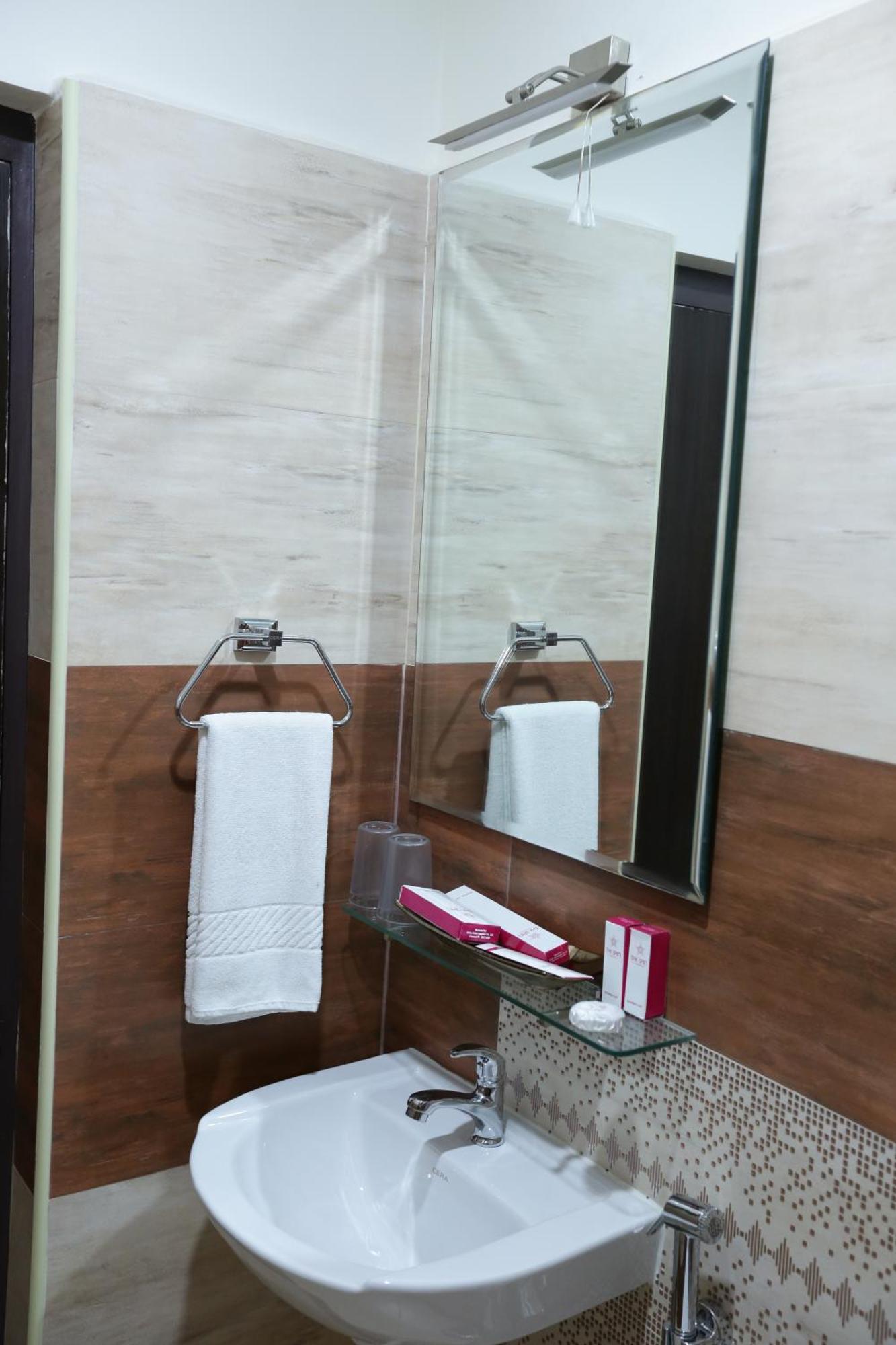 The Spin Hotel Chennai Bagian luar foto