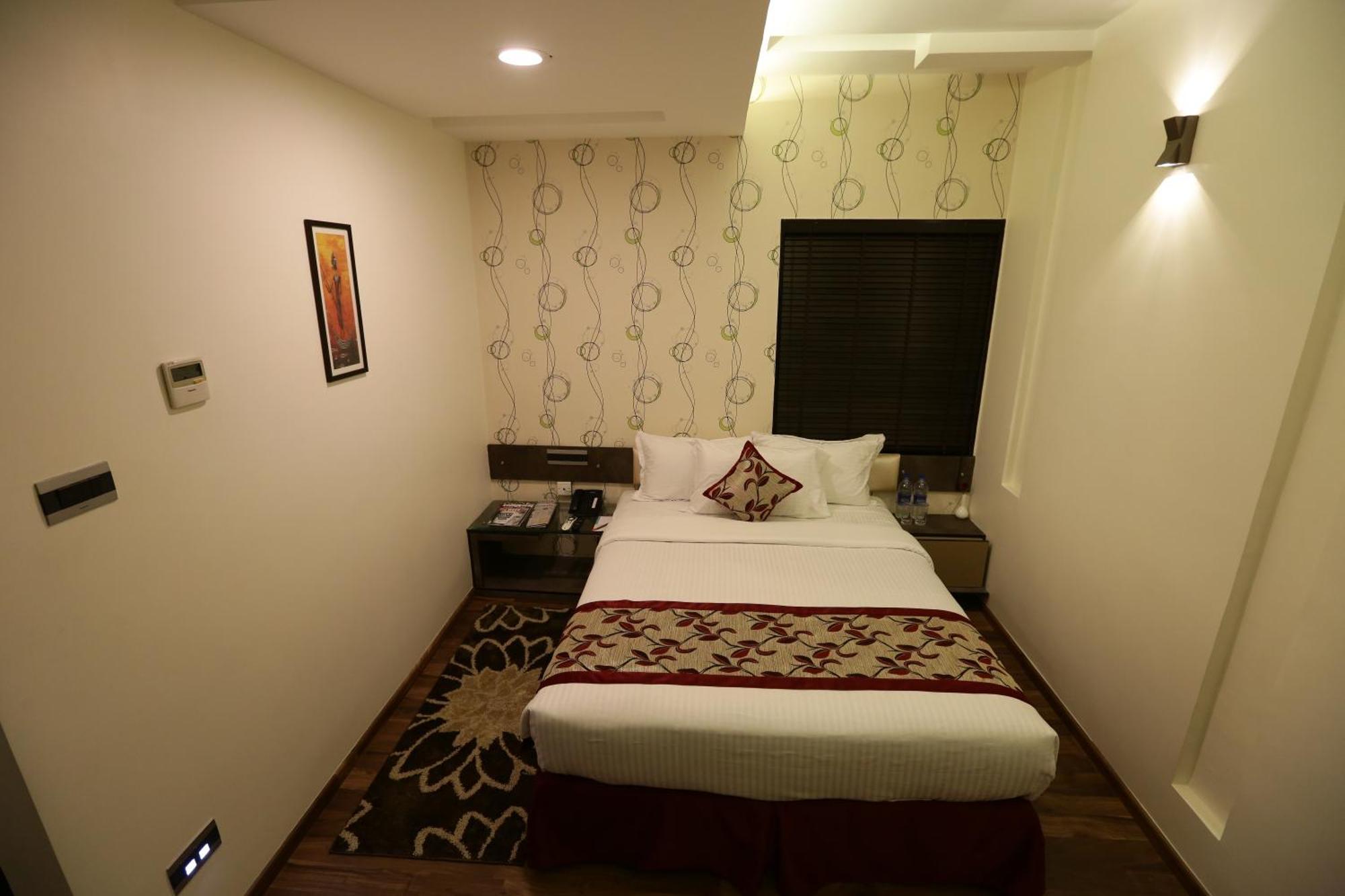 The Spin Hotel Chennai Bagian luar foto