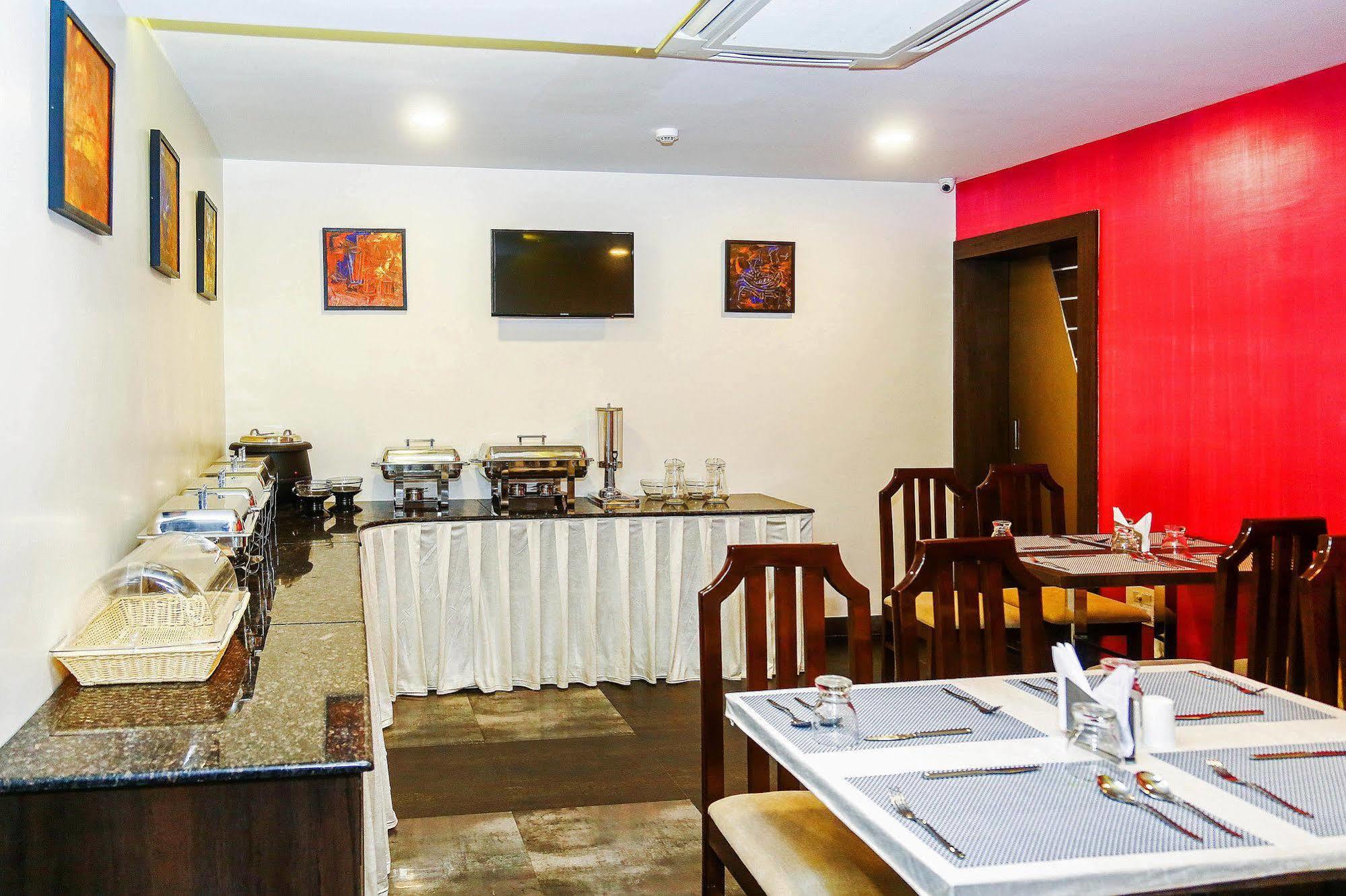 The Spin Hotel Chennai Bagian luar foto