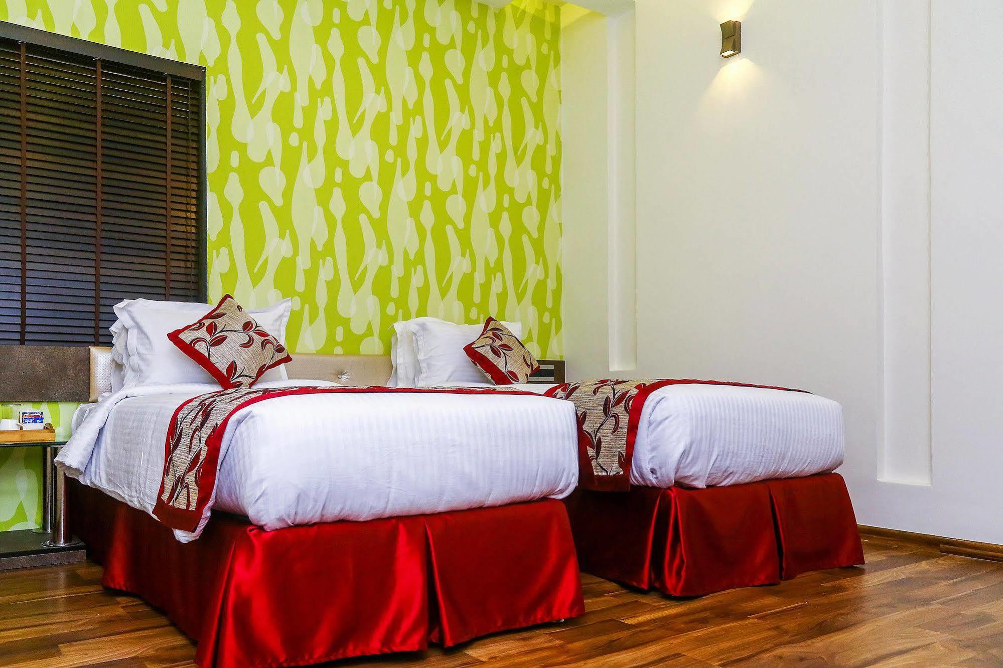 The Spin Hotel Chennai Bagian luar foto