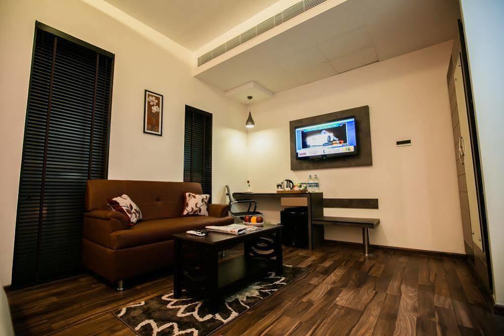 The Spin Hotel Chennai Bagian luar foto